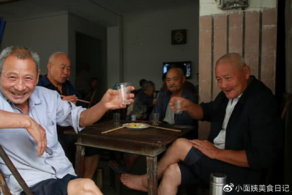 50岁中年男人，喝酒切记“2喝2不碰”，早了解早受益，收藏了